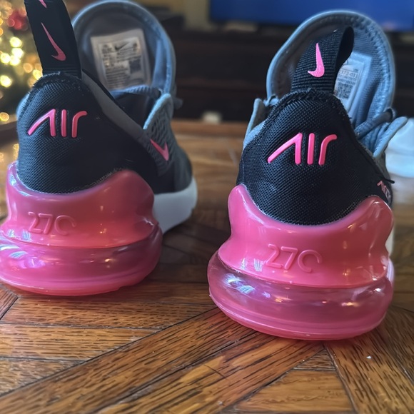LIKE NEW! Nike Air Max 270 - Picture 8 of 16